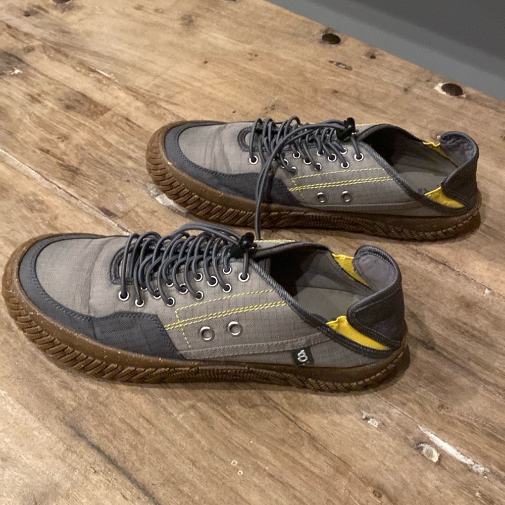 Hybrid Green Label Men's Adventure 2.0 Low Top Sneaker size 9